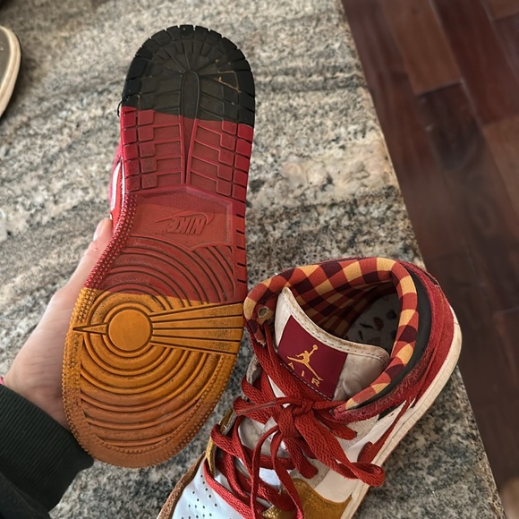 Jordan 1’s mid - Picture 3 of 3
